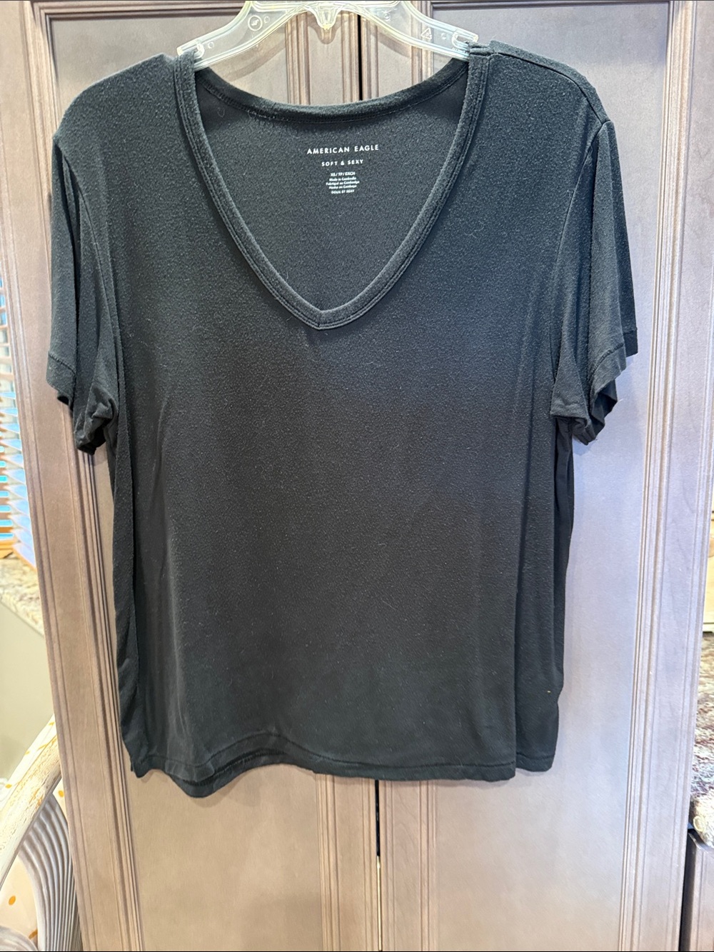 American Eagle XS Soft & Sexy Black V-Neck Short Sleeve Tee